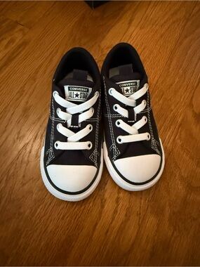 NWT TODDLER BOY CONVERSE SHOES SIZE 9